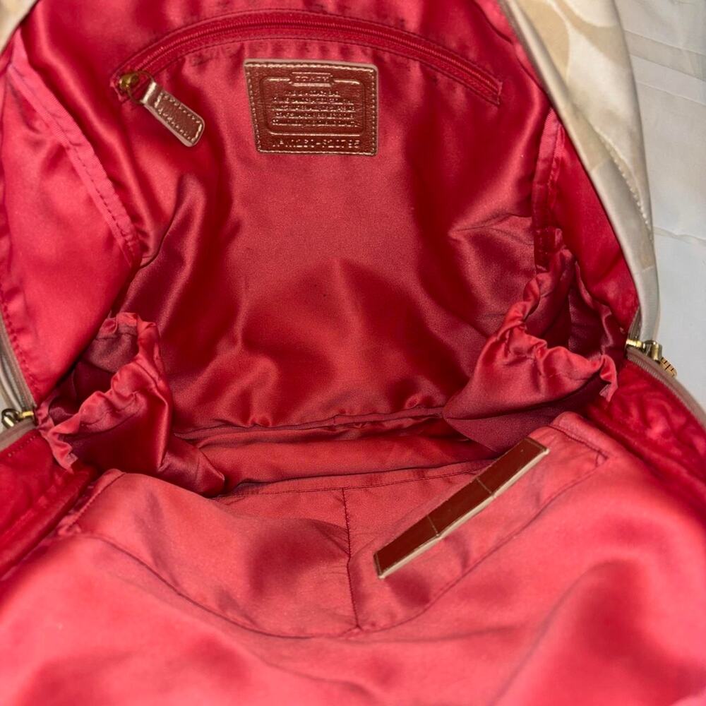 Coach Poppy Signature Backpack 2009-2011 great condition - Picture 4 of 7